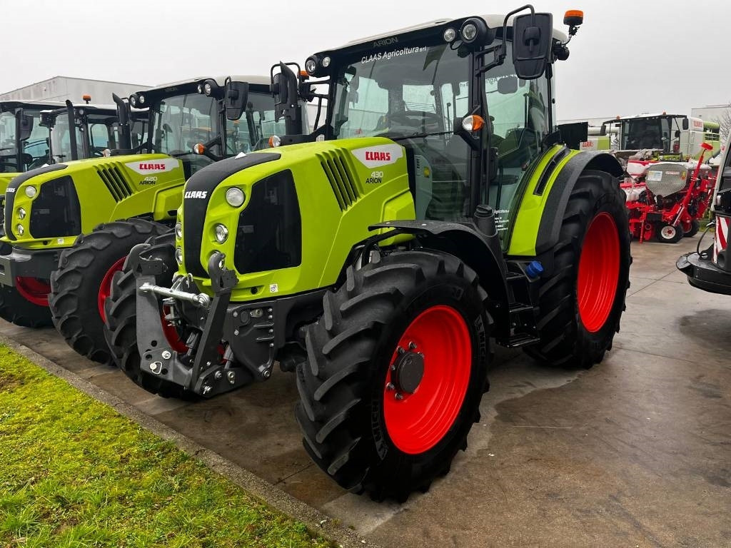Claas Arion 430 - Traktor: das Bild 2 Claas Arion 430 - Traktor: das Bild 2