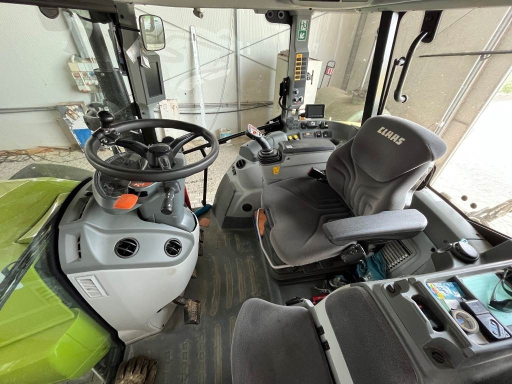 Claas Arion 440 - Traktor: das Bild 2 Claas Arion 440 - Traktor: das Bild 2