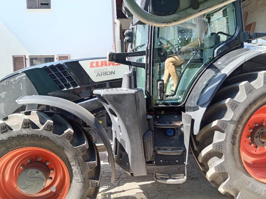 Claas Arion 660 CMATIC - Traktor: das Bild 4 Claas Arion 660 CMATIC - Traktor: das Bild 4