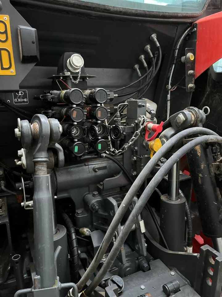 Kubota M 6-141 - Traktor: das Bild 3 Kubota M 6-141 - Traktor: das Bild 3