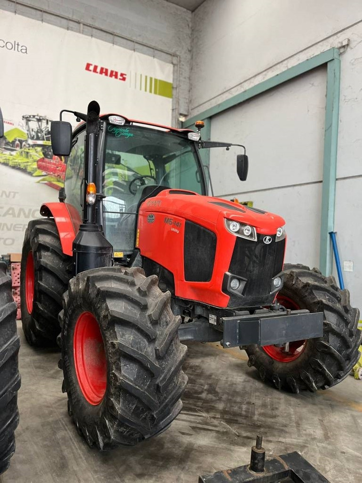 Kubota M 6-141 - Traktor: das Bild 1 Kubota M 6-141 - Traktor: das Bild 1