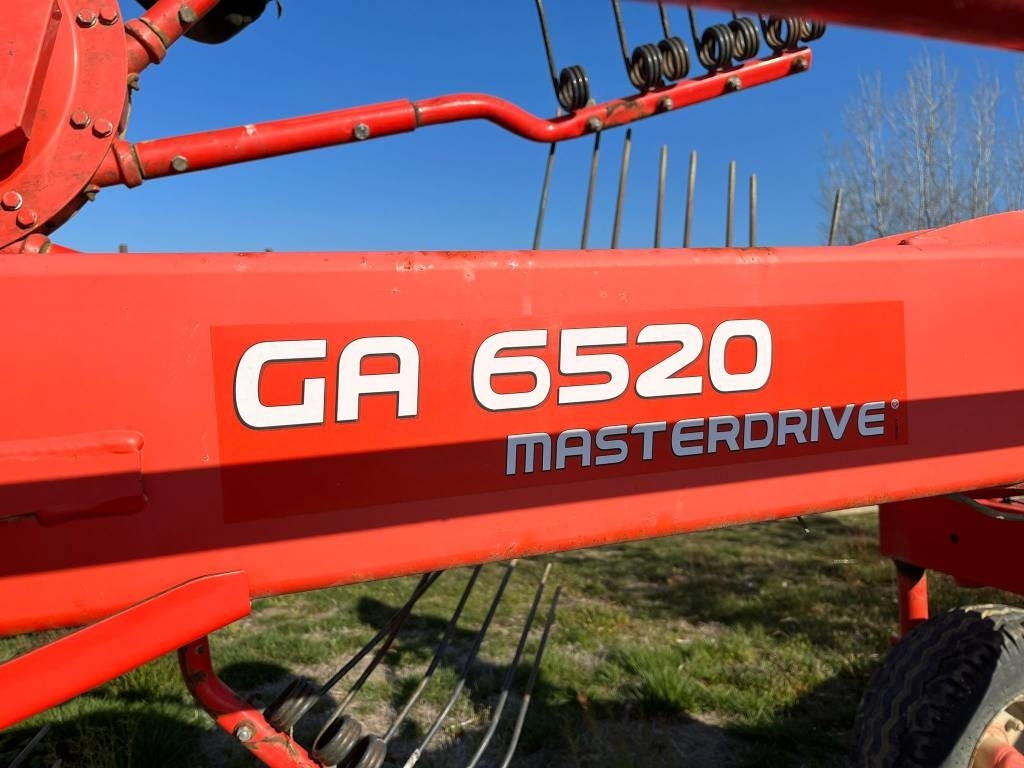 Kuhn 6520 - Ballenwickelgerät: das Bild 2 Kuhn 6520 - Ballenwickelgerät: das Bild 2