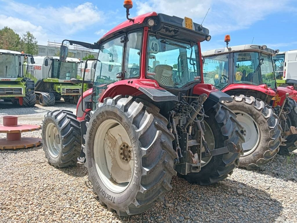 Valtra A 114 - Traktor: das Bild 4 Valtra A 114 - Traktor: das Bild 4
