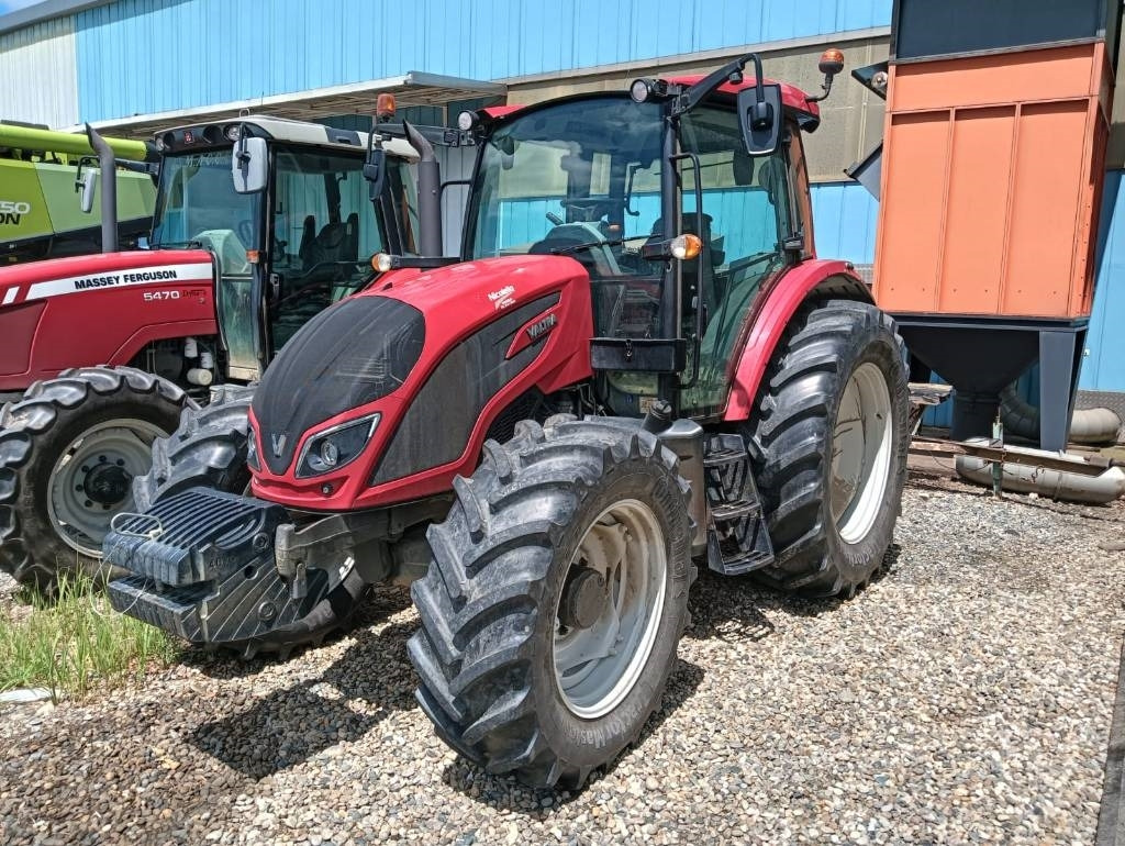 Valtra A 114 - Traktor: das Bild 3 Valtra A 114 - Traktor: das Bild 3