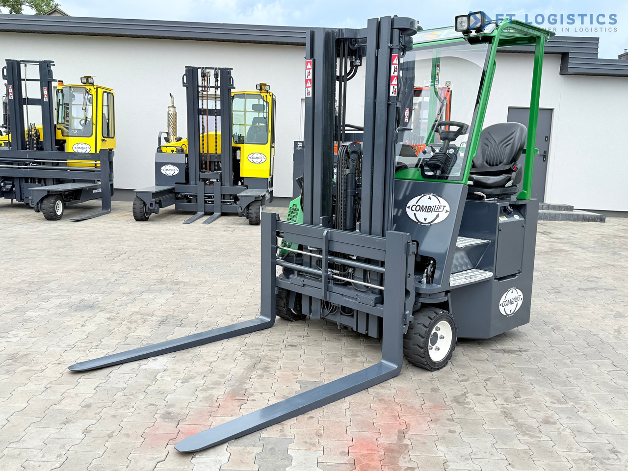 COMBILIFT CB3000 / DIESEL / TRIPLEX 4900MM / FREE LIFT / SIDESHIFT / FORK POSITIONER / 1500MM FORKS / LIKE NEW - Vierwegstapler: das Bild 3 COMBILIFT CB3000 / DIESEL / TRIPLEX 4900MM / FREE LIFT / SIDESHIFT / FORK POSITIONER / 1500MM FORKS / LIKE NEW - Vierwegstapler: das Bild 3