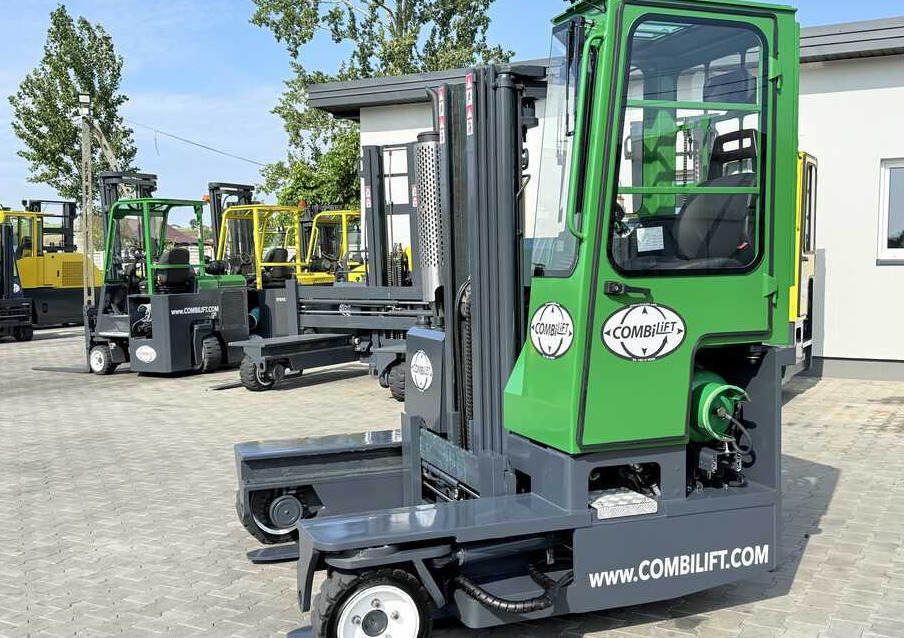 Combilift C2500 / LPG / TRIPLEX 4900 mm / Free Lift / Only 2,446 Operating Hours / Fork Positioner / Full Cabin / Excellent Condition. Wide range of multidirectional and sideloader forklifts available - Vierwegstapler: das Bild 3 Combilift C2500 / LPG / TRIPLEX 4900 mm / Free Lift / Only 2,446 Operating Hours / Fork Positioner / Full Cabin / Excellent Condition. Wide range of multidirectional and sideloader forklifts available - Vierwegstapler: das Bild 3