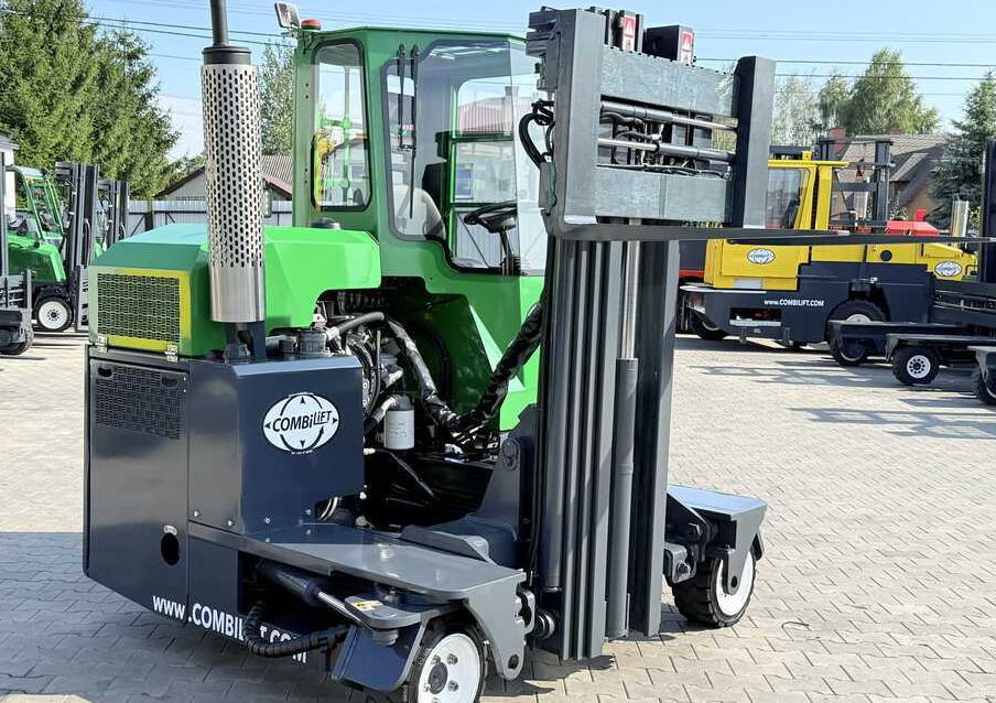 Combilift C2500 / LPG / TRIPLEX 4900 mm / Free Lift / Only 2,446 Operating Hours / Fork Positioner / Full Cabin / Excellent Condition. Wide range of multidirectional and sideloader forklifts available - Vierwegstapler: das Bild 1 Combilift C2500 / LPG / TRIPLEX 4900 mm / Free Lift / Only 2,446 Operating Hours / Fork Positioner / Full Cabin / Excellent Condition. Wide range of multidirectional and sideloader forklifts available - Vierwegstapler: das Bild 1
