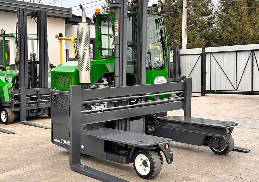 Combilift C3000 / 4100 MM / 3 TONS / PLATFORM / 1939 MTH / LPG / LIKE NEW - Vierwegstapler: das Bild 5 Combilift C3000 / 4100 MM / 3 TONS / PLATFORM / 1939 MTH / LPG / LIKE NEW - Vierwegstapler: das Bild 5