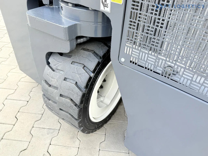 Vierwegstapler Combilift C3000CB / GAS / TRIPLEX 4900MM / FREE LIFT / FORK POSITIONER / SIDE SHIFT / EXCELLENT CONDITION / Wide range of four-way and sid: das Bild 11