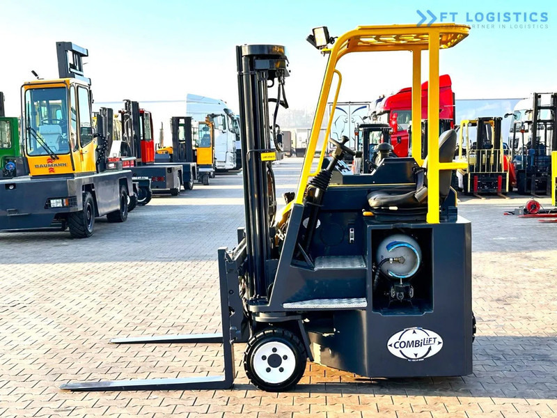 Combilift C3000CB / LPG / TRIPLEX - 4900MM / LPG / FREE LIFT / FORK POSITIONER C3000CB / LPG / TRIPLEX - 4900MM / LPG / FREE LIFT / FORK P - Vierwegstapler: das Bild 2 Combilift C3000CB / LPG / TRIPLEX - 4900MM / LPG / FREE LIFT / FORK POSITIONER C3000CB / LPG / TRIPLEX - 4900MM / LPG / FREE LIFT / FORK P - Vierwegstapler: das Bild 2