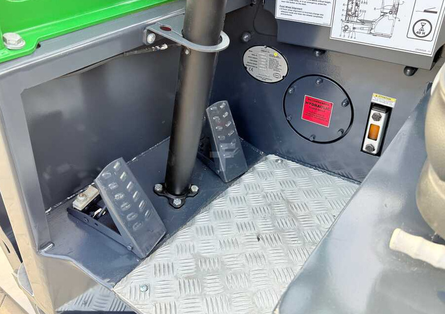 Vierwegstapler Combilift C3000CB / LPG / TRIPLEX – 6500MM / FREE LIFT / FORK POSITIONER / SIDE SHIFT / EXCELLENT CONDITION: das Bild 13