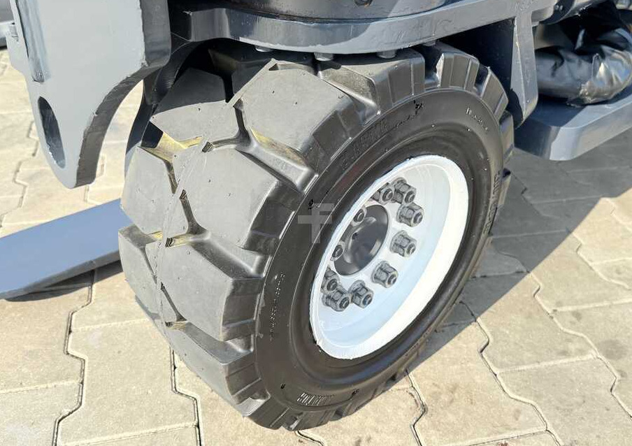 Combilift C4000 / DIESEL / DUPLEX - 4100MM / POSITIONER / ONLY 2951 MTH / LIKE NEW - Vierwegstapler: das Bild 2 Combilift C4000 / DIESEL / DUPLEX - 4100MM / POSITIONER / ONLY 2951 MTH / LIKE NEW - Vierwegstapler: das Bild 2