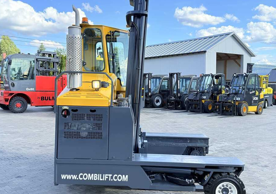 Combilift C4000 / GAS / DUPLEX - 4100MM / SIDE SHIFT / FREE LIFT / FULL HEATED CABIN / ONLY 4223 HOURS / CONDITION – LIKE NEW! - Vierwegstapler: das Bild 5 Combilift C4000 / GAS / DUPLEX - 4100MM / SIDE SHIFT / FREE LIFT / FULL HEATED CABIN / ONLY 4223 HOURS / CONDITION – LIKE NEW! - Vierwegstapler: das Bild 5