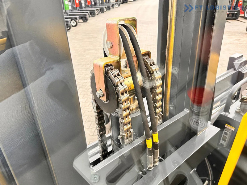 Combilift C4500 / DUPLEX / 4050MM / DIESEL / WIDE POSITIONER / FREE LIFT C4500 / DUPLEX / 4050MM / DIESEL / WIDE POSITIONER / FREE LIFT - Vierwegstapler: das Bild 2 Combilift C4500 / DUPLEX / 4050MM / DIESEL / WIDE POSITIONER / FREE LIFT C4500 / DUPLEX / 4050MM / DIESEL / WIDE POSITIONER / FREE LIFT - Vierwegstapler: das Bild 2