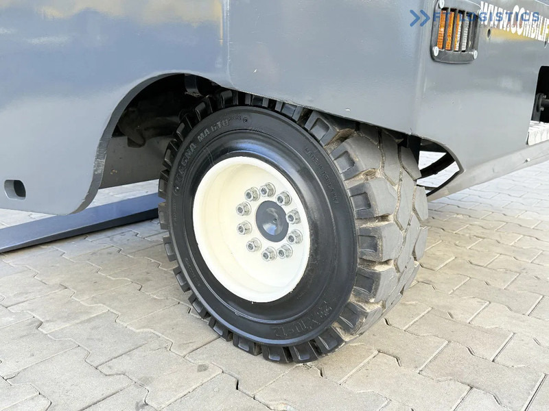 Combilift C5000SR / DIESEL / TRIPLEX MAST – 6100 MM / FORK POSITIONER / FULL CABIN C5000SR / DIESEL / TRIPLEX MAST – 6100 MM / FORK POSITI - Seitenstapler: das Bild 4 Combilift C5000SR / DIESEL / TRIPLEX MAST – 6100 MM / FORK POSITIONER / FULL CABIN C5000SR / DIESEL / TRIPLEX MAST – 6100 MM / FORK POSITI - Seitenstapler: das Bild 4