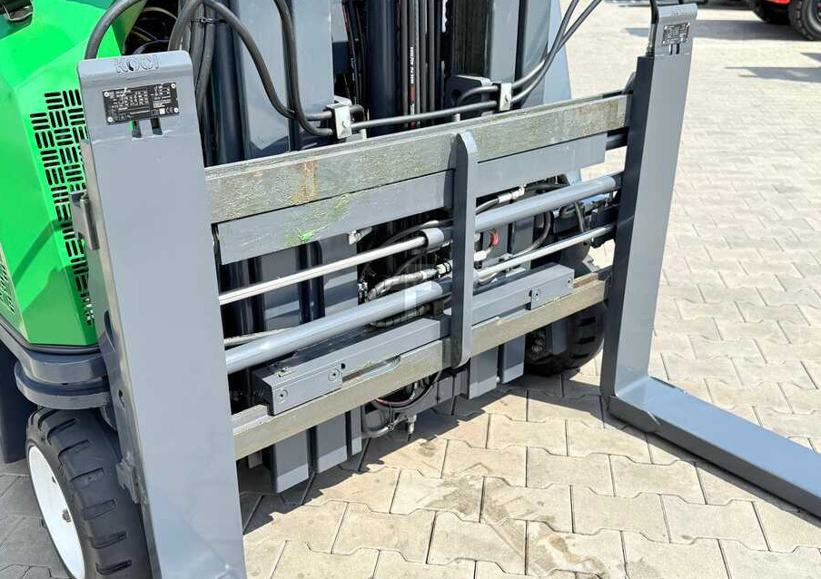 Combilift CB2500 / DIESEL / EXTENDABLE FORKS / TRIPLEX / 5500MM / FREE LIFT / SIDE SHIFT / FORK POSITIONER / LIKE NEW - Vierwegstapler: das Bild 4 Combilift CB2500 / DIESEL / EXTENDABLE FORKS / TRIPLEX / 5500MM / FREE LIFT / SIDE SHIFT / FORK POSITIONER / LIKE NEW - Vierwegstapler: das Bild 4