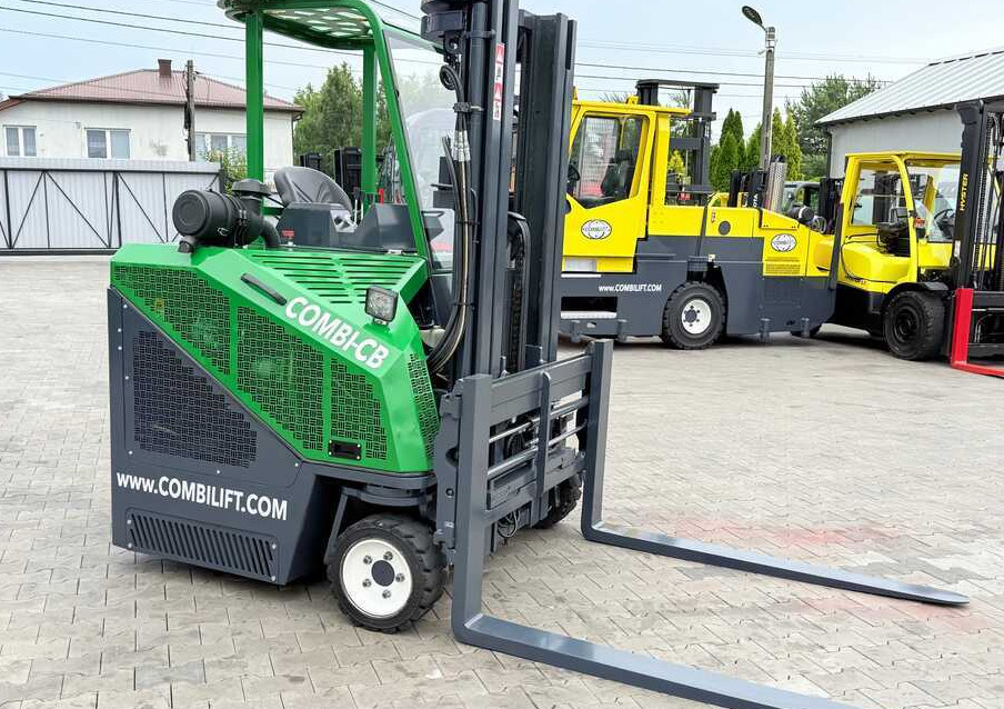 Combilift CB3000 / DIESEL / TRIPLEX 4900MM / FREE LIFT / SIDESHIFT / FORK POSITIONER / 1500MM FORKS / LIKE NEW - Vierwegstapler: das Bild 5 Combilift CB3000 / DIESEL / TRIPLEX 4900MM / FREE LIFT / SIDESHIFT / FORK POSITIONER / 1500MM FORKS / LIKE NEW - Vierwegstapler: das Bild 5