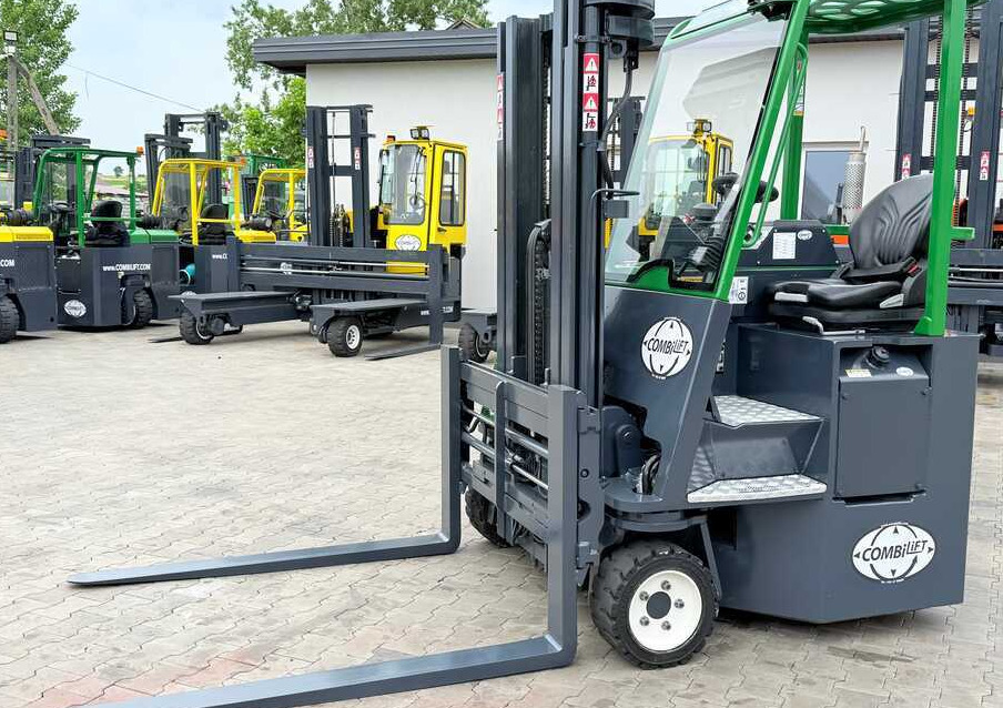 Combilift CB3000 / DIESEL / TRIPLEX 4900MM / FREE LIFT / SIDESHIFT / FORK POSITIONER / 1500MM FORKS / LIKE NEW - Vierwegstapler: das Bild 1 Combilift CB3000 / DIESEL / TRIPLEX 4900MM / FREE LIFT / SIDESHIFT / FORK POSITIONER / 1500MM FORKS / LIKE NEW - Vierwegstapler: das Bild 1
