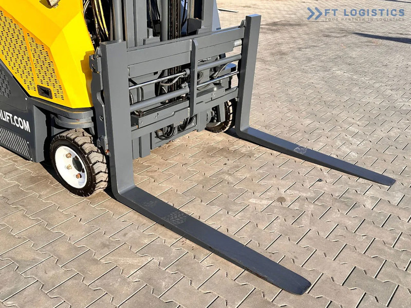 Combilift CB3000 / LPG / DUPLEX / 4000MM / FREE LIFT / NEW TIRES / LIKE NEW CB3000 / LPG / DUPLEX / 4000MM / FREE LIFT / NEW TIRES / LIKE - Vierwegstapler: das Bild 4 Combilift CB3000 / LPG / DUPLEX / 4000MM / FREE LIFT / NEW TIRES / LIKE NEW CB3000 / LPG / DUPLEX / 4000MM / FREE LIFT / NEW TIRES / LIKE - Vierwegstapler: das Bild 4