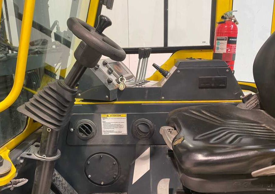 Combilift CBE2500 / TRIPLEX / 4900 / FREE LIFT - Vierwegstapler: das Bild 3 Combilift CBE2500 / TRIPLEX / 4900 / FREE LIFT - Vierwegstapler: das Bild 3