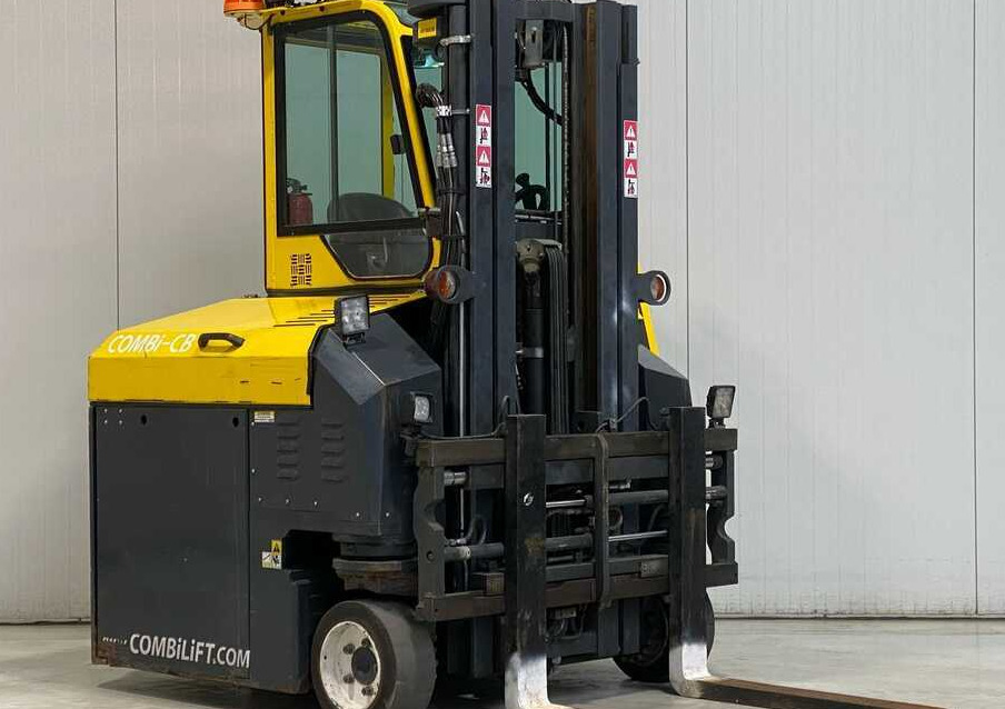 Combilift CBE2500 / TRIPLEX / 4900 / FREE LIFT - Vierwegstapler: das Bild 1 Combilift CBE2500 / TRIPLEX / 4900 / FREE LIFT - Vierwegstapler: das Bild 1