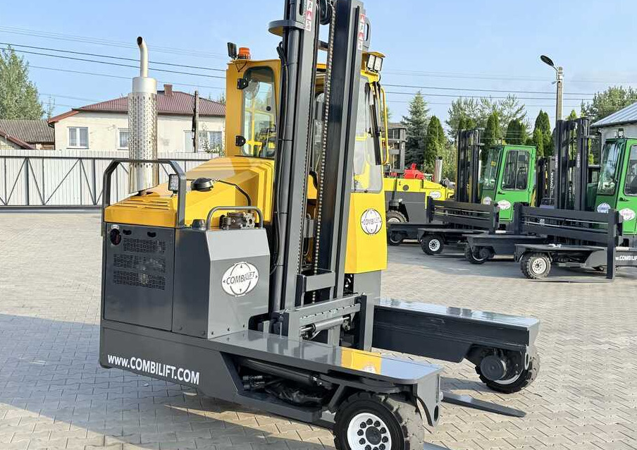 Combilift Multidirectional / 4-Way Forklift C4000 / LPG / Duplex 4500 mm / Only 6,604 Operating Hours / Side Shift / Full Cabin / Excellent Condition. Wide range of multidirectional and sideloader for - Vierwegstapler: das Bild 4 Combilift Multidirectional / 4-Way Forklift C4000 / LPG / Duplex 4500 mm / Only 6,604 Operating Hours / Side Shift / Full Cabin / Excellent Condition. Wide range of multidirectional and sideloader for - Vierwegstapler: das Bild 4