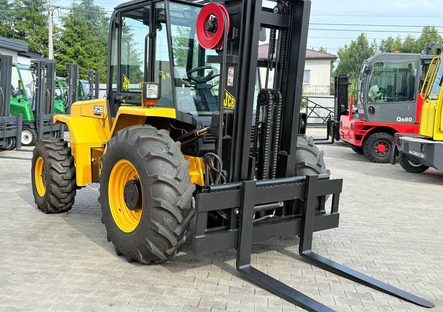 JCB 940 / DIESEL / TRIPLEX 4500MM / FORK POSITIONER / FORK SIDESHIFT / 4T / NEW TYRES / LIKE NEW - Geländestapler: das Bild 5 JCB 940 / DIESEL / TRIPLEX 4500MM / FORK POSITIONER / FORK SIDESHIFT / 4T / NEW TYRES / LIKE NEW - Geländestapler: das Bild 5