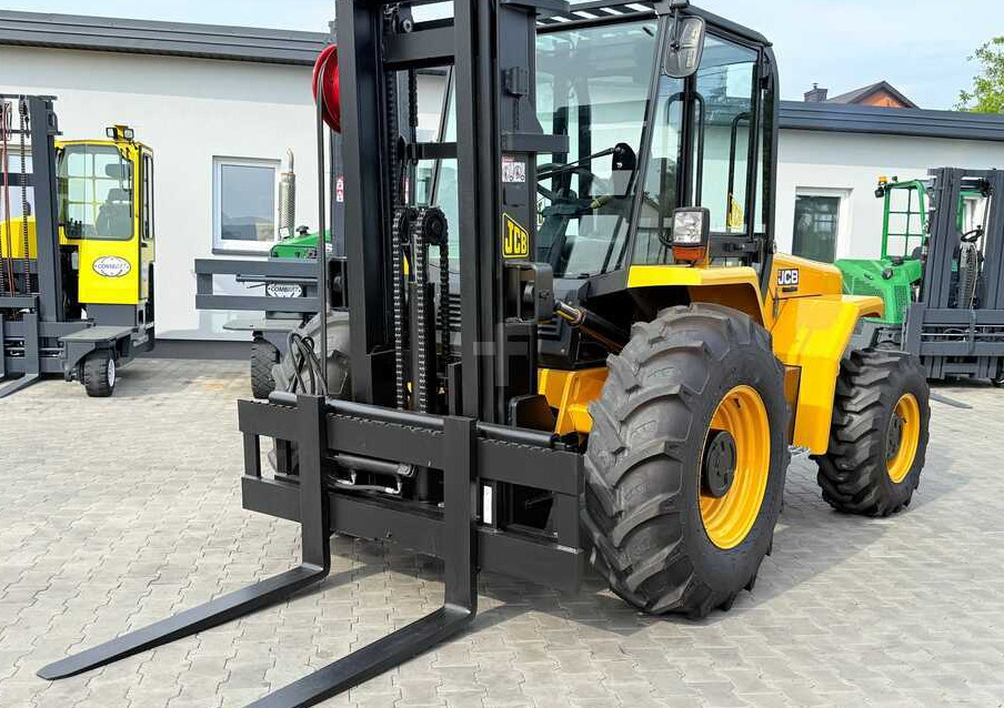 JCB 940 / DIESEL / TRIPLEX 4500MM / FORK POSITIONER / FORK SIDESHIFT / 4T / NEW TYRES / LIKE NEW - Geländestapler: das Bild 3 JCB 940 / DIESEL / TRIPLEX 4500MM / FORK POSITIONER / FORK SIDESHIFT / 4T / NEW TYRES / LIKE NEW - Geländestapler: das Bild 3