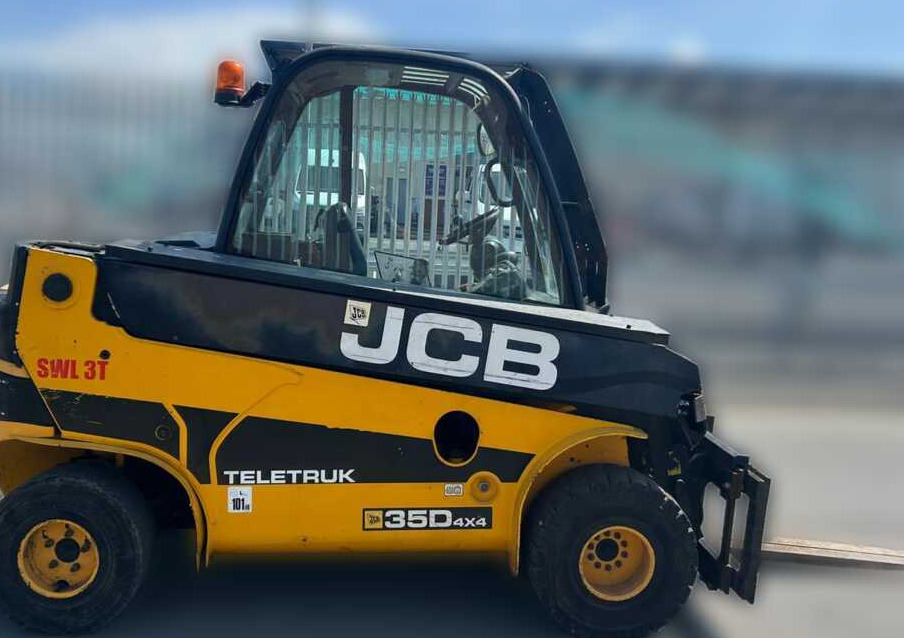 JCB TLT35D / 4X4 / DIESEL / 4100MM / CABIN / LIKE NEW - Teleskoplader: das Bild 2 JCB TLT35D / 4X4 / DIESEL / 4100MM / CABIN / LIKE NEW - Teleskoplader: das Bild 2