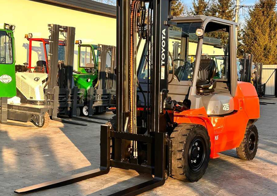 Toyota 42-4FD40 / DIESEL / 4500KG / DUPLEX / FORKS 1400MM / WELL-MAINTAINED - Dieselstapler: das Bild 2 Toyota 42-4FD40 / DIESEL / 4500KG / DUPLEX / FORKS 1400MM / WELL-MAINTAINED - Dieselstapler: das Bild 2