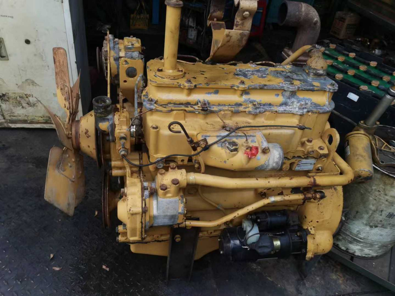 CATERPILLAR 3204C - Motor für Bulldozer: das Bild 1 CATERPILLAR 3204C - Motor für Bulldozer: das Bild 1