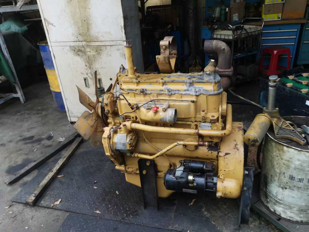 CATERPILLAR 3204C - Motor für Bulldozer: das Bild 2 CATERPILLAR 3204C - Motor für Bulldozer: das Bild 2