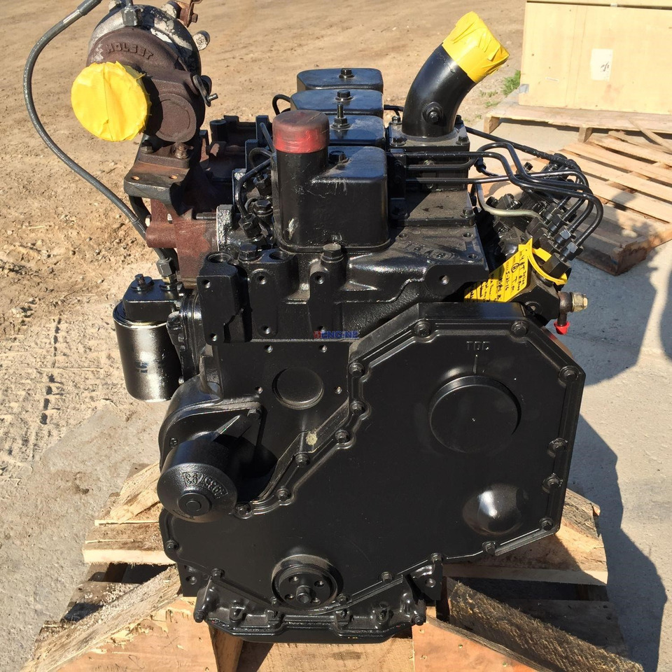 KOMATSU SAA4D102E - Motor für Bagger: das Bild 1 KOMATSU SAA4D102E - Motor für Bagger: das Bild 1
