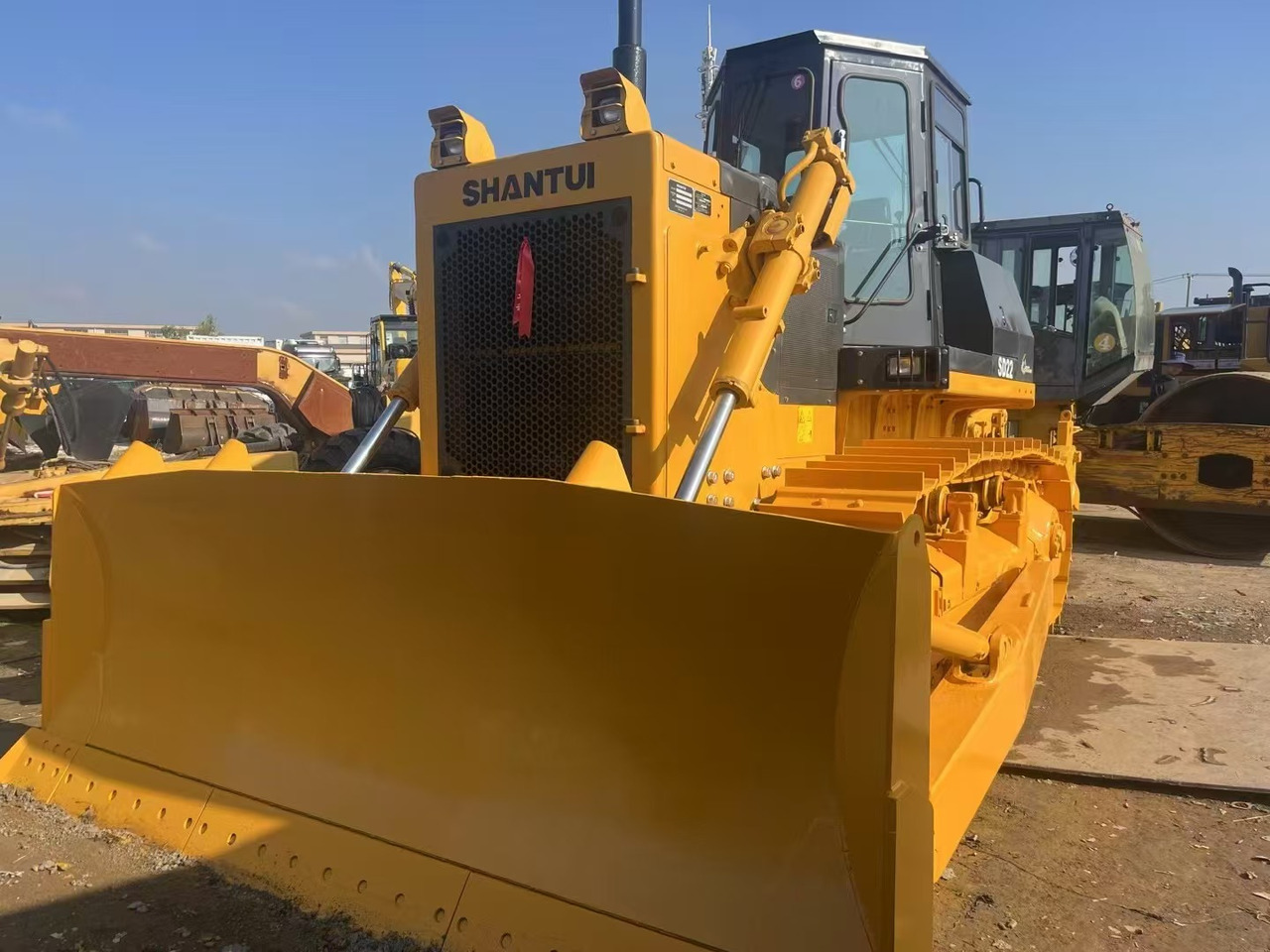 BULLDOZER China Brand Bulldozer Shantui SD22 Used Bulldozer Low Price Bulldozer Market Machinery and Equipment for Sale - Bulldozer: das Bild 1 BULLDOZER China Brand Bulldozer Shantui SD22 Used Bulldozer Low Price Bulldozer Market Machinery and Equipment for Sale - Bulldozer: das Bild 1