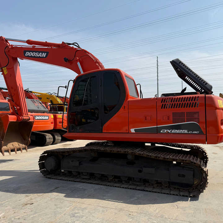 Heavy-Duty Doosan DX225LC-9C Excavator for Mining & Construction - Well-Maintained, Warranty Included - Kettenbagger: das Bild 1 Heavy-Duty Doosan DX225LC-9C Excavator for Mining & Construction - Well-Maintained, Warranty Included - Kettenbagger: das Bild 1
