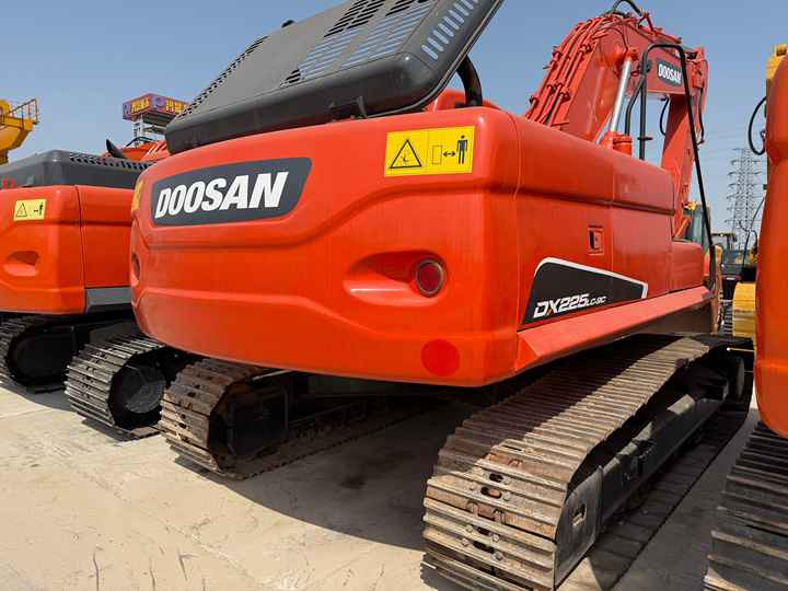 Heavy-Duty Doosan DX225LC-9C Excavator for Mining & Construction - Well-Maintained, Warranty Included - Kettenbagger: das Bild 4 Heavy-Duty Doosan DX225LC-9C Excavator for Mining & Construction - Well-Maintained, Warranty Included - Kettenbagger: das Bild 4