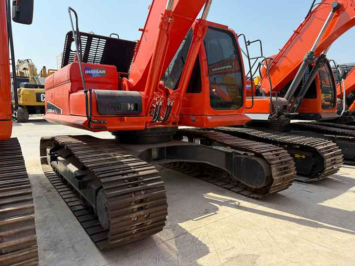 Heavy-Duty Doosan DX225LC-9C Excavator for Mining & Construction - Well-Maintained, Warranty Included - Kettenbagger: das Bild 3 Heavy-Duty Doosan DX225LC-9C Excavator for Mining & Construction - Well-Maintained, Warranty Included - Kettenbagger: das Bild 3