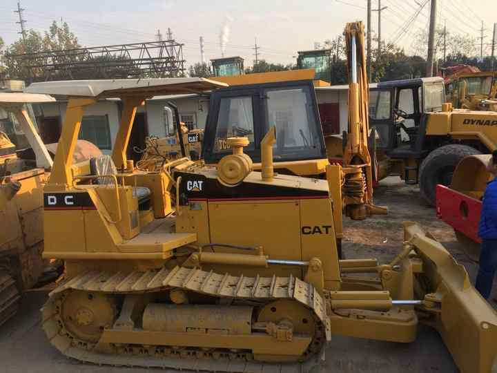 Mini CAT Bulldozer D3c D3 D3k D3m D4h D4m D4k D5h D5g D5k D5m Used Bulldozer with Ripper for Sale - Bulldozer: das Bild 2 Mini CAT Bulldozer D3c D3 D3k D3m D4h D4m D4k D5h D5g D5k D5m Used Bulldozer with Ripper for Sale - Bulldozer: das Bild 2