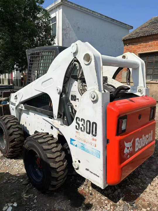 Used Bob Cat Bob Cat S300 Used Skid Steer Wheel Loader Multifunctional Track Loaders Bobcat - Radlader: das Bild 4 Used Bob Cat Bob Cat S300 Used Skid Steer Wheel Loader Multifunctional Track Loaders Bobcat - Radlader: das Bild 4