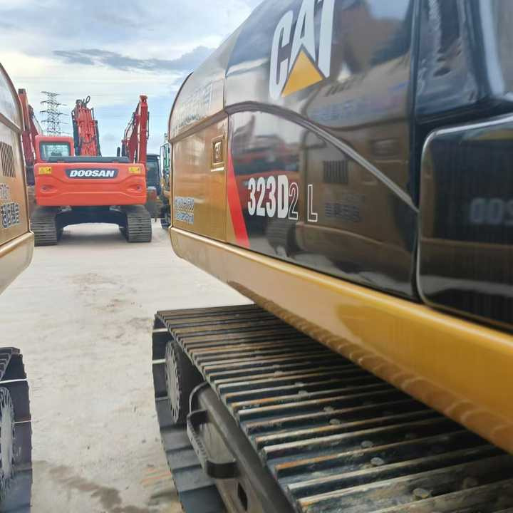 Used Digger CAT 323 Construction Machinery Construction Digger Used CAT 323 Cheap Excavator - Kettenbagger: das Bild 5 Used Digger CAT 323 Construction Machinery Construction Digger Used CAT 323 Cheap Excavator - Kettenbagger: das Bild 5