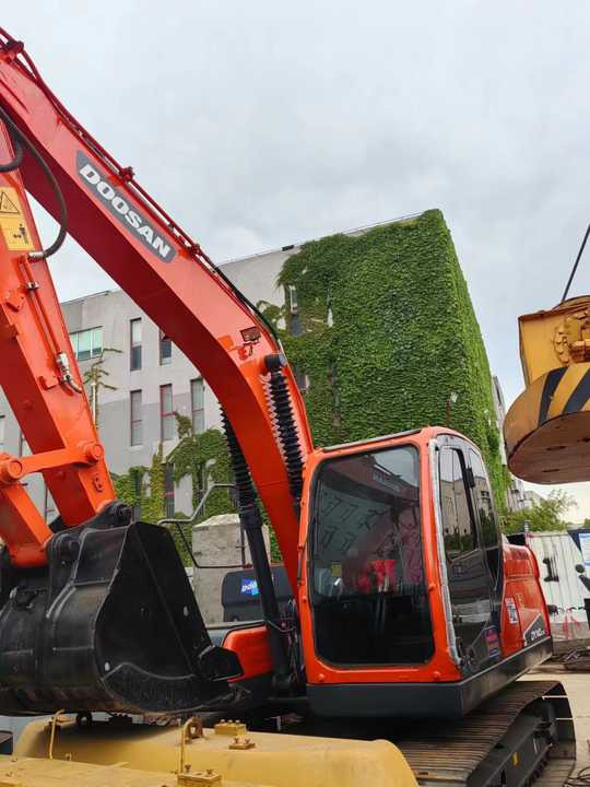 Used Digger DOOSAN DX140 Construction Machinery Construction Digger Used DOOSAN DX140 Cheap Excavator - Kettenbagger: das Bild 4 Used Digger DOOSAN DX140 Construction Machinery Construction Digger Used DOOSAN DX140 Cheap Excavator - Kettenbagger: das Bild 4
