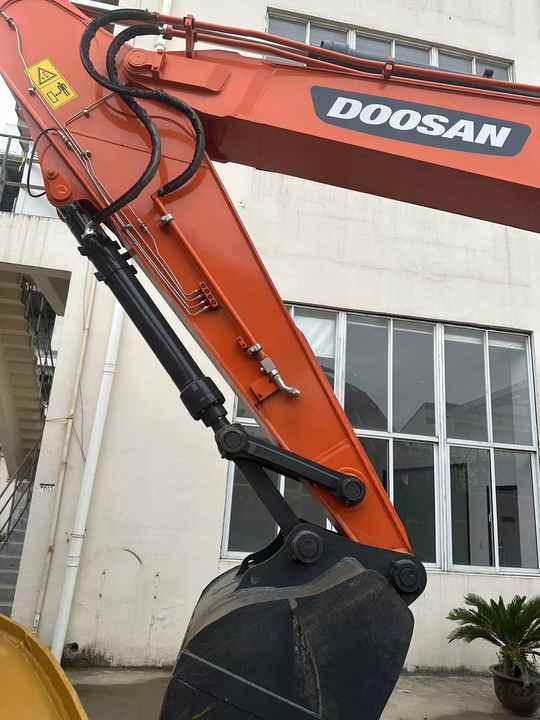 Used Digger DOOSAN DX300 Construction Machinery Construction Digger Used DOOSAN DX300 Cheap Excavator - Kettenbagger: das Bild 5 Used Digger DOOSAN DX300 Construction Machinery Construction Digger Used DOOSAN DX300 Cheap Excavator - Kettenbagger: das Bild 5