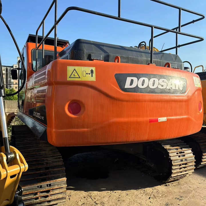 Used Digger DOOSAN DX300 Construction Machinery Construction Digger Used DOOSAN DX300 Cheap Excavator - Kettenbagger: das Bild 1 Used Digger DOOSAN DX300 Construction Machinery Construction Digger Used DOOSAN DX300 Cheap Excavator - Kettenbagger: das Bild 1