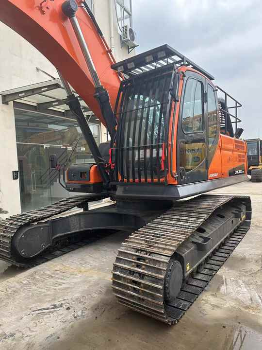 Used Digger DOOSAN DX300 Construction Machinery Construction Digger Used DOOSAN DX300 Cheap Excavator - Kettenbagger: das Bild 3 Used Digger DOOSAN DX300 Construction Machinery Construction Digger Used DOOSAN DX300 Cheap Excavator - Kettenbagger: das Bild 3