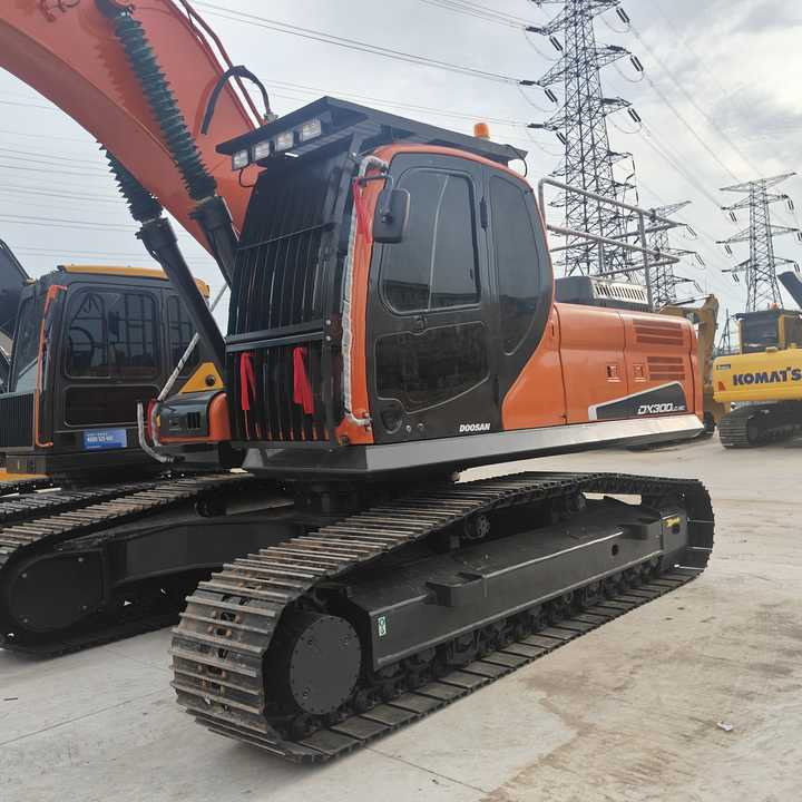 Used Digger DOOSAN DX300 Construction Machinery Construction Digger Used DOOSAN DX300 Cheap Excavator - Kettenbagger: das Bild 4 Used Digger DOOSAN DX300 Construction Machinery Construction Digger Used DOOSAN DX300 Cheap Excavator - Kettenbagger: das Bild 4
