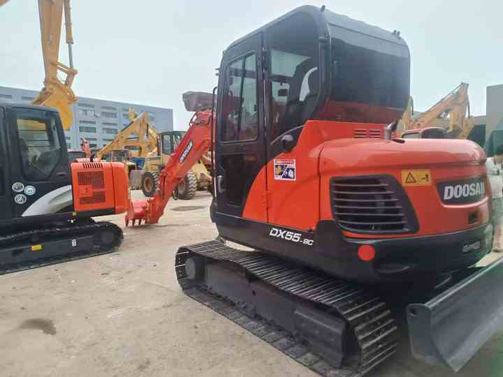 Used Digger DOOSAN DX55 Construction Machinery Construction Digger Used DOOSAN DX55 Cheap Excavator - Kettenbagger: das Bild 3 Used Digger DOOSAN DX55 Construction Machinery Construction Digger Used DOOSAN DX55 Cheap Excavator - Kettenbagger: das Bild 3