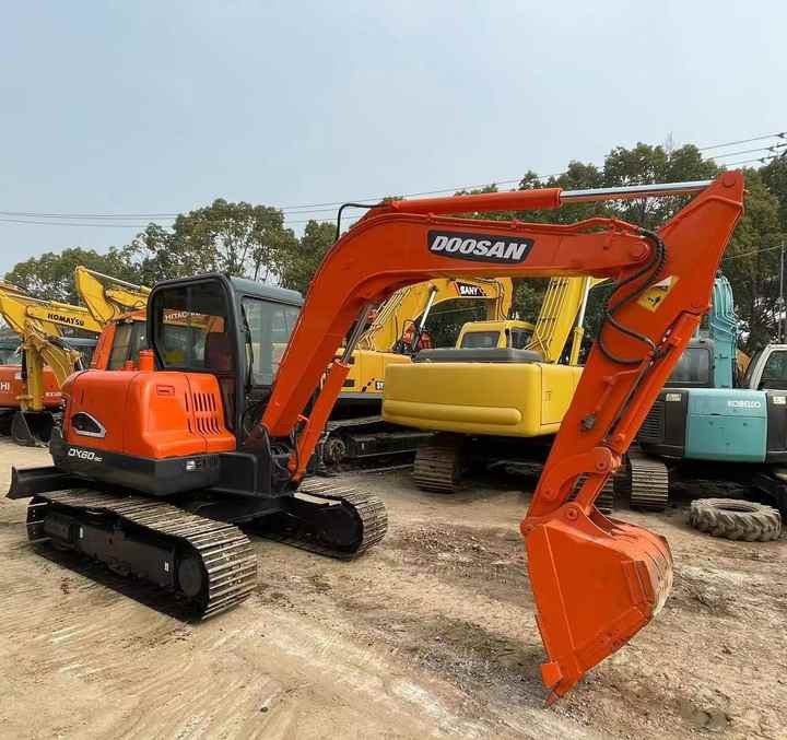 Used Digger DOOSAN DX60 Construction Machinery Construction Digger Used DOOSAN DX60 Cheap Excavator - Kettenbagger: das Bild 5 Used Digger DOOSAN DX60 Construction Machinery Construction Digger Used DOOSAN DX60 Cheap Excavator - Kettenbagger: das Bild 5