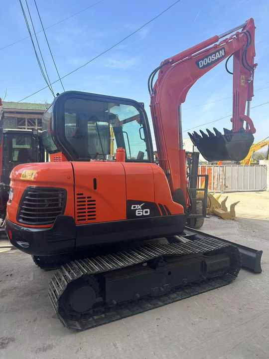 Used Digger DOOSAN DX60 Construction Machinery Construction Digger Used DOOSAN DX60 Cheap Excavator - Kettenbagger: das Bild 4 Used Digger DOOSAN DX60 Construction Machinery Construction Digger Used DOOSAN DX60 Cheap Excavator - Kettenbagger: das Bild 4