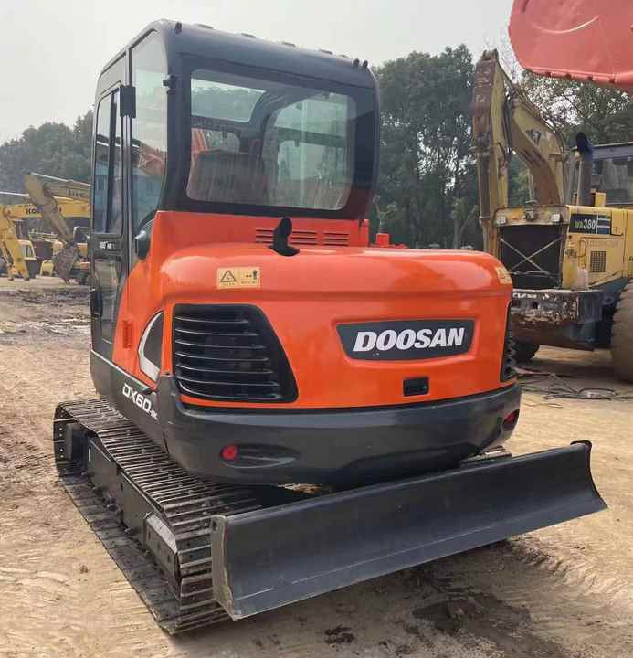 Used Digger DOOSAN DX60 Construction Machinery Construction Digger Used DOOSAN DX60 Cheap Excavator - Kettenbagger: das Bild 1 Used Digger DOOSAN DX60 Construction Machinery Construction Digger Used DOOSAN DX60 Cheap Excavator - Kettenbagger: das Bild 1