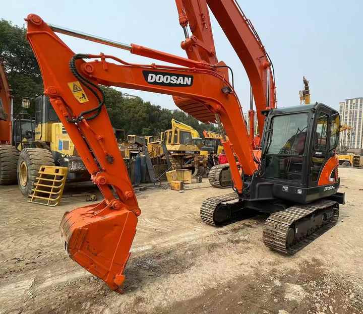Used Digger DOOSAN DX60 Construction Machinery Construction Digger Used DOOSAN DX60 Cheap Excavator - Kettenbagger: das Bild 4 Used Digger DOOSAN DX60 Construction Machinery Construction Digger Used DOOSAN DX60 Cheap Excavator - Kettenbagger: das Bild 4
